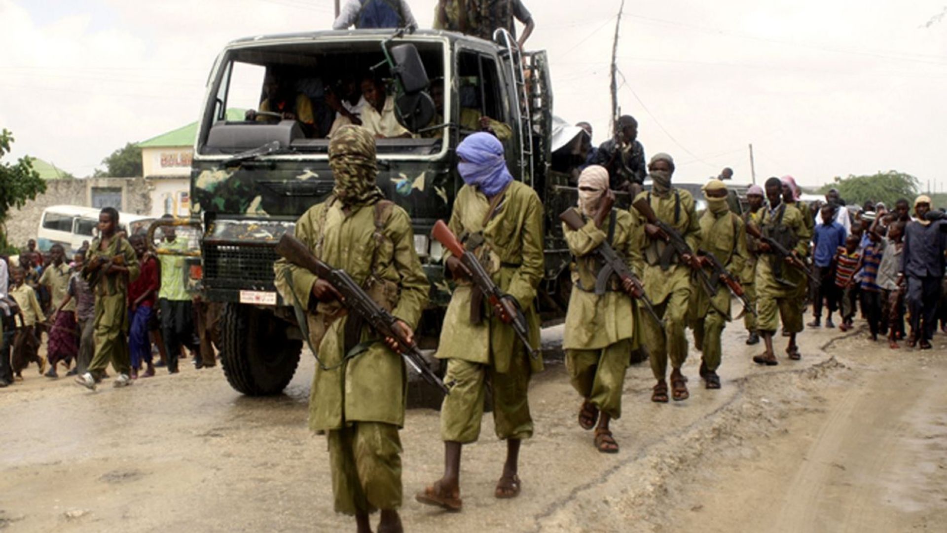 Бойци на сомалийската ислямистка групировка Аш Шабаб нападнаха днес военна