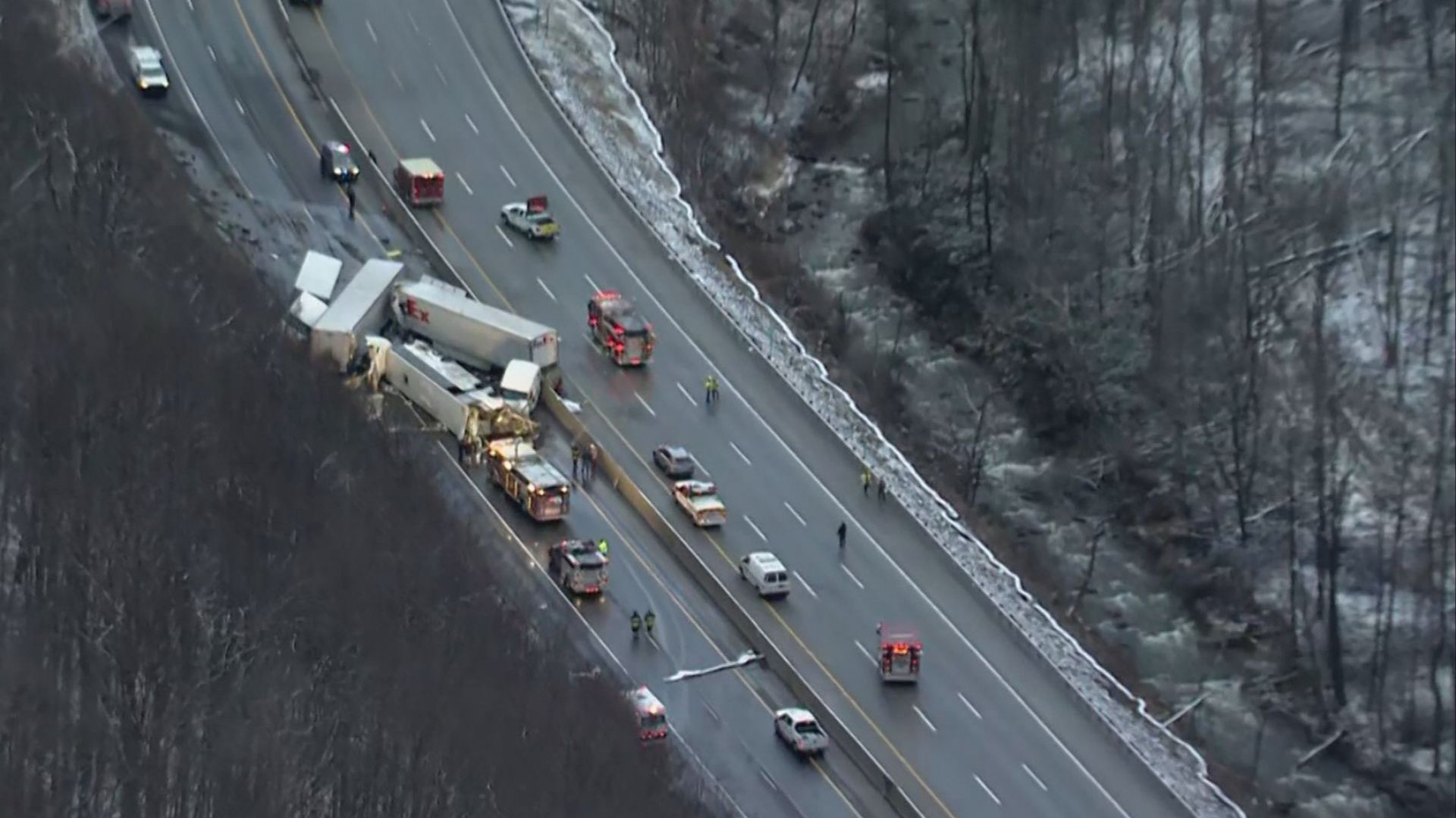 Петима души загинаха а най малко 60 бяха ранени в голяма