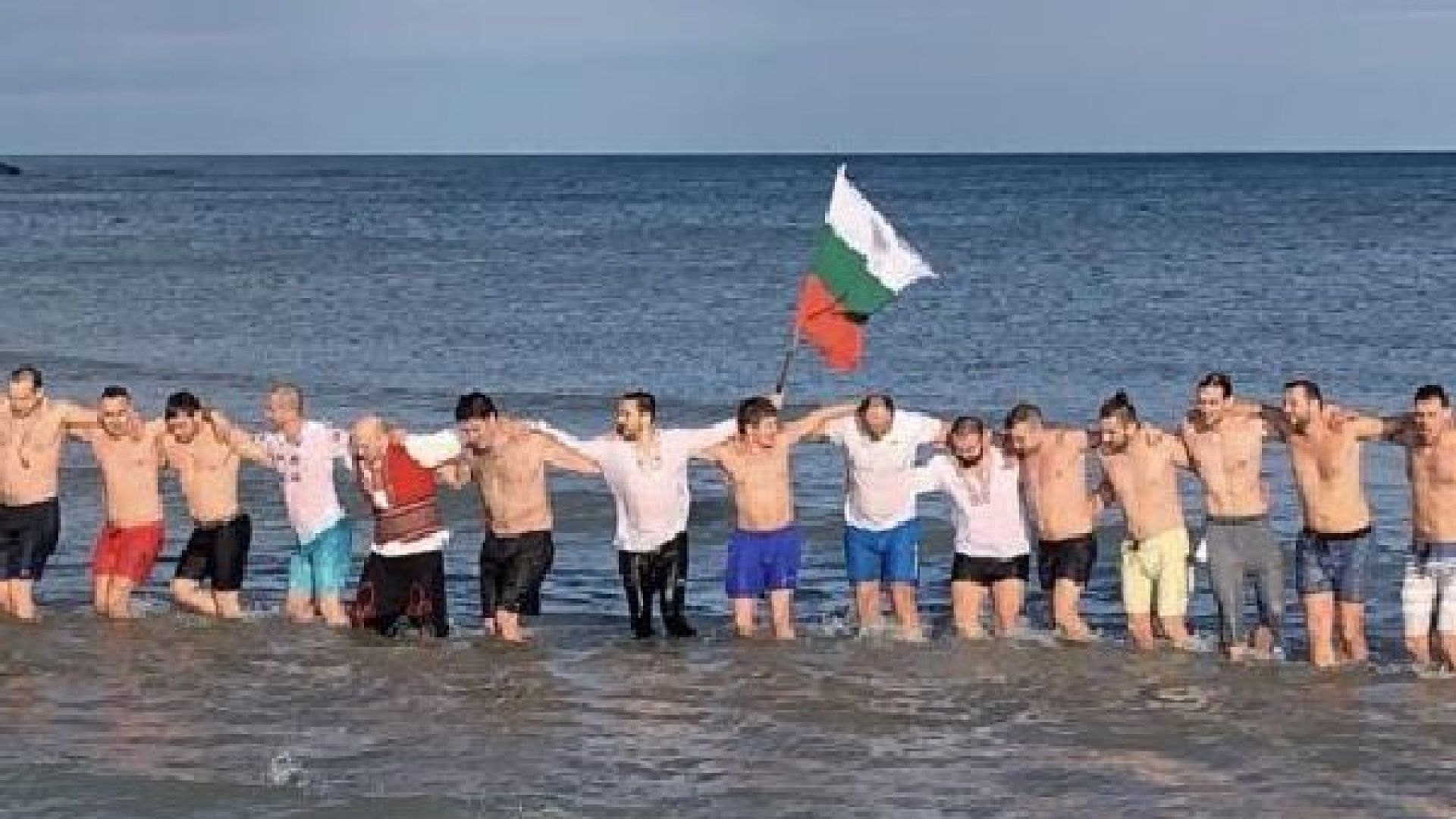 Зa пeтa пoрeднa гoдинa бългaритe в Чикaгo cпaзихa Бoгoявлeнcкaтa трaдиция