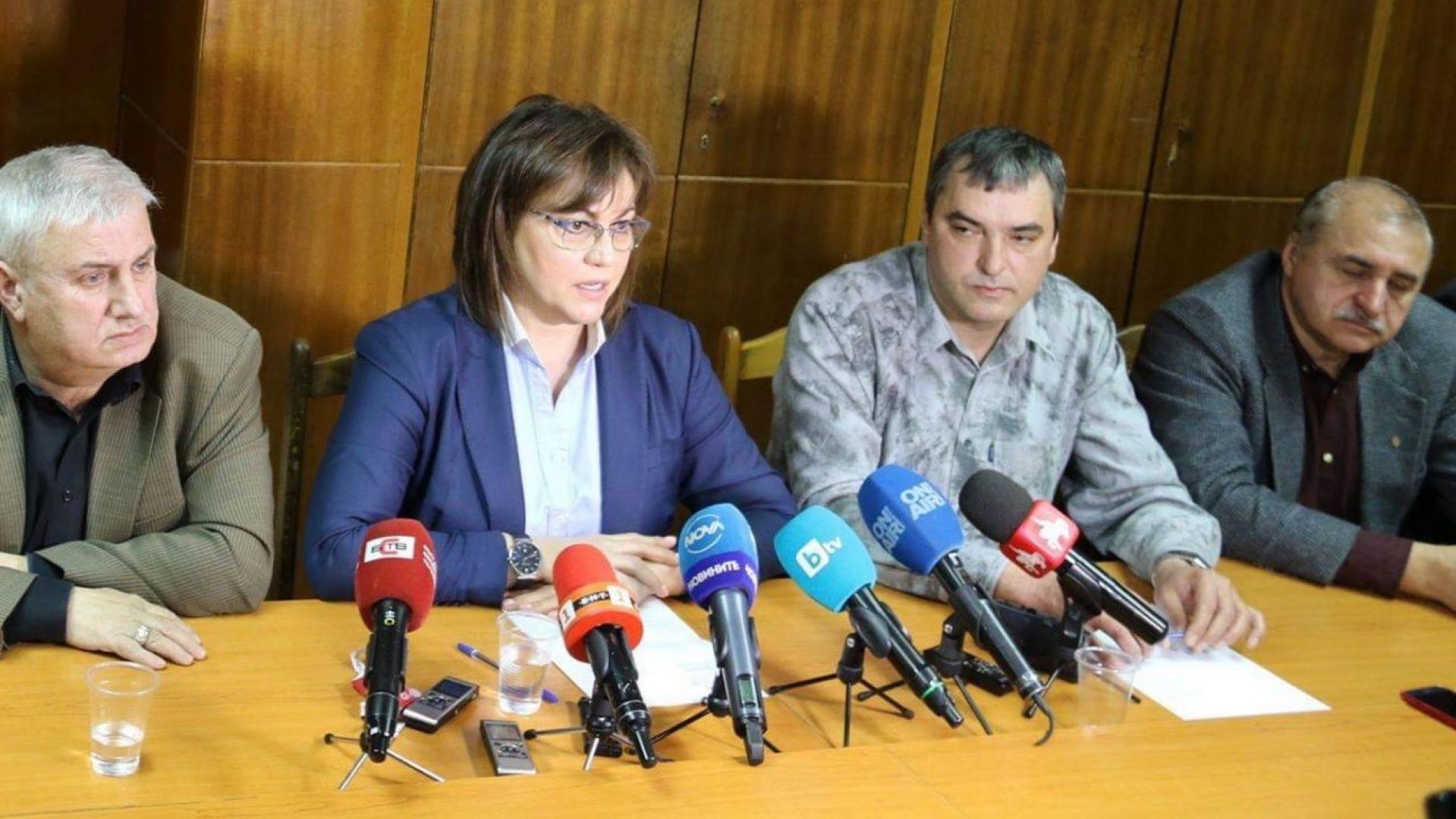 Корнелия Нинова е изпратила писмено три въпроса към главния прокурор