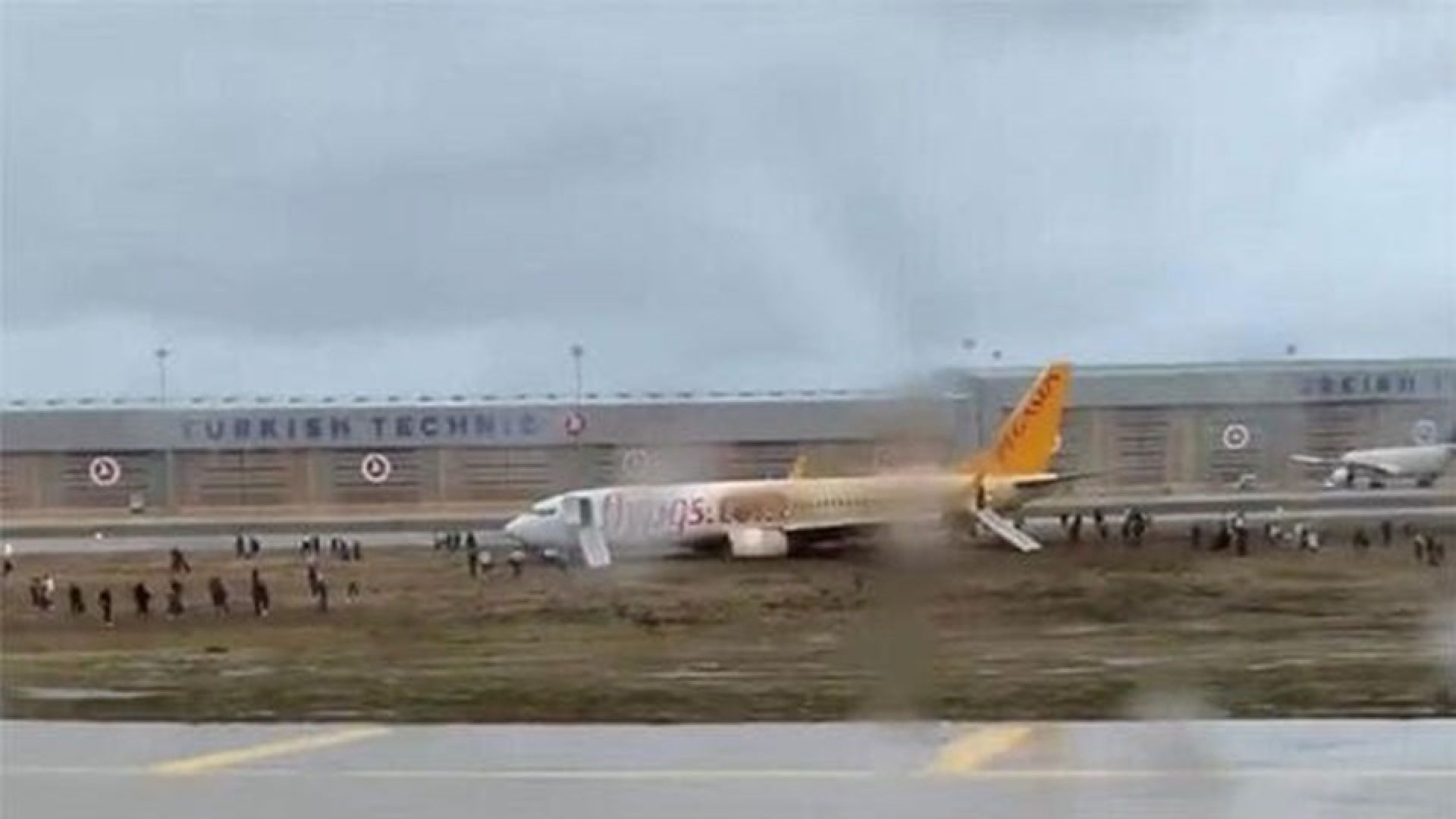 Пътнически самолет на турската нискотарифна авиокомпания Пегасус Pegasus днес излезе