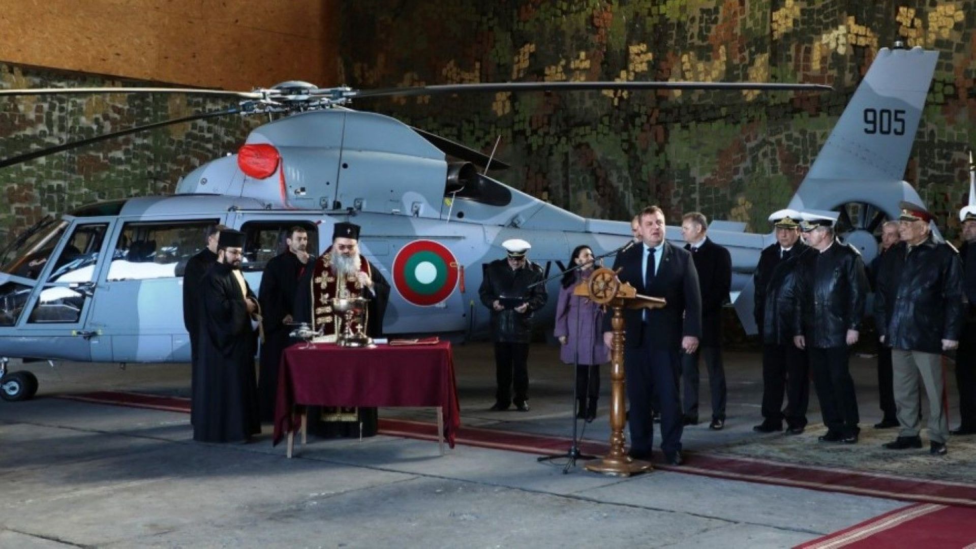 "Ромъния либера": Румънска фабрика е доставила хеликоптер на българските ВМС