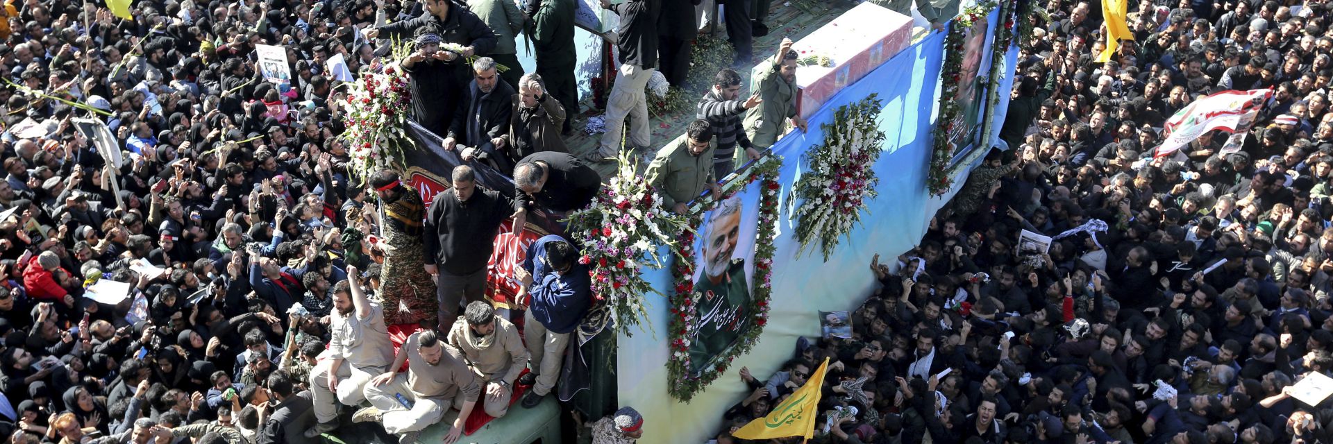 Поне 32 премазани до смърт при убийствена блъсканица на погребението на Солеймани