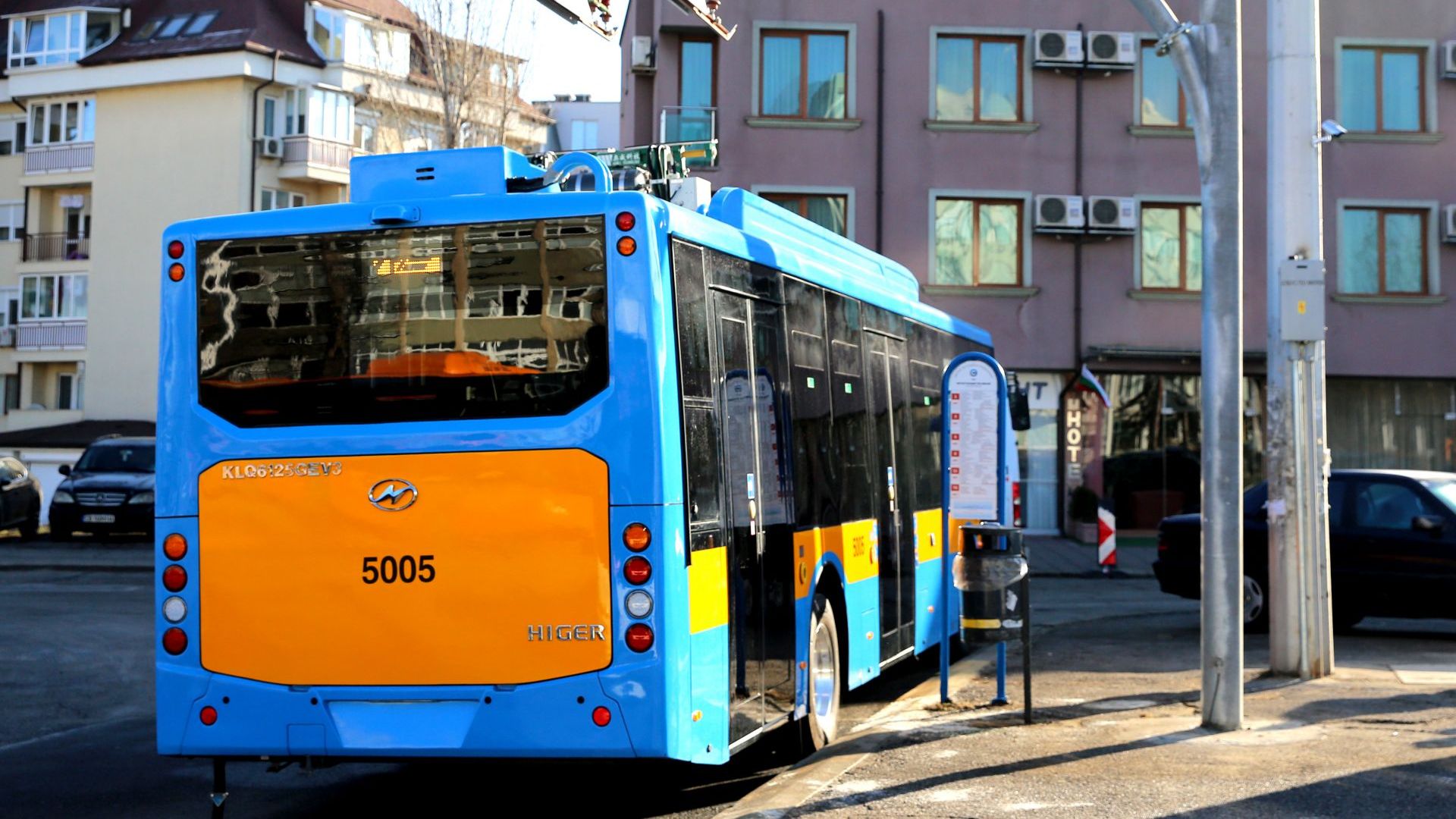 Фандъкова тества новите електрически автобуси