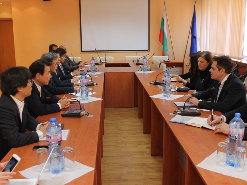Заместник-министърът на икономиката Лъчезар Борисов се срещна с експерти от корейската делегация