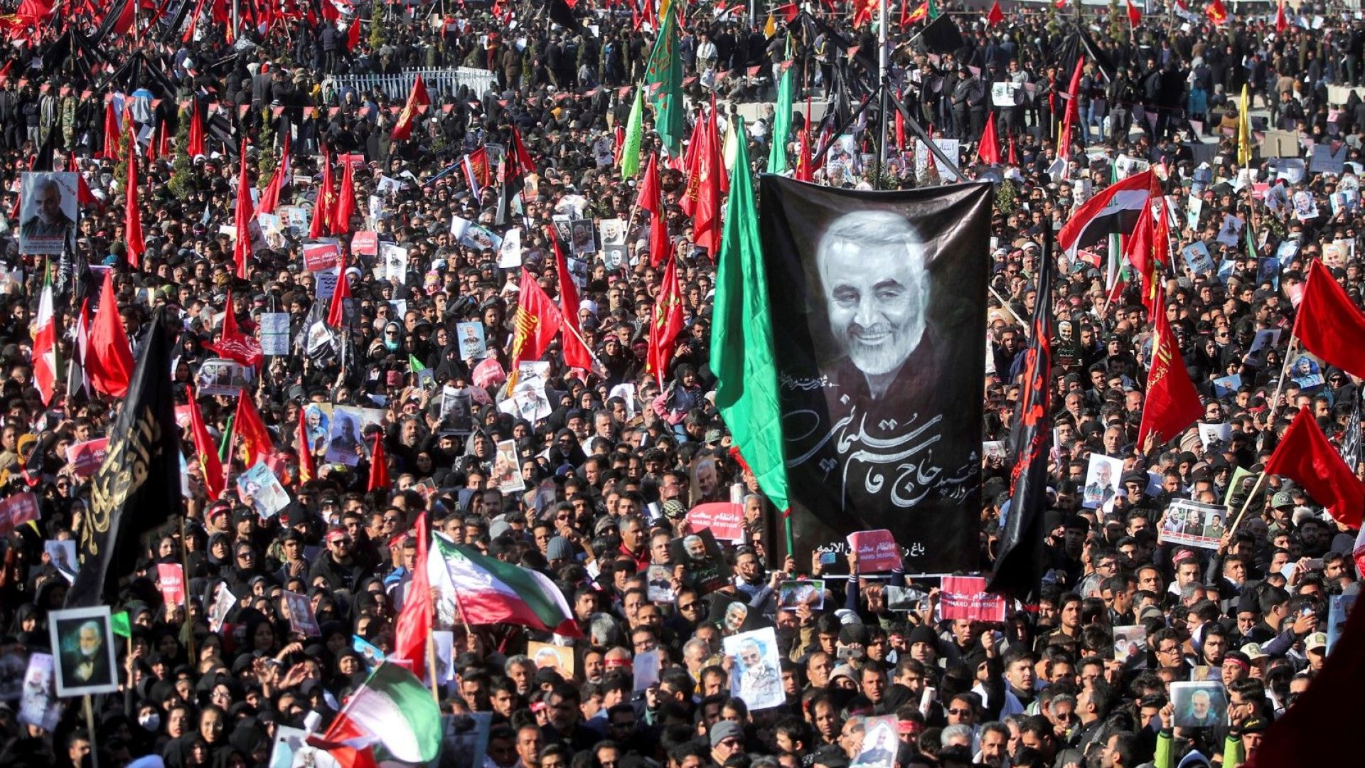 Погребението на иранския генерал Касем Солеймани в родния му град