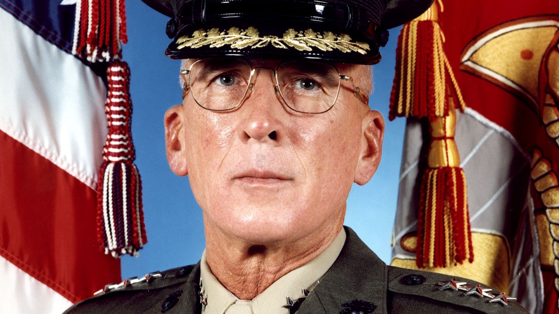  Генерал-лейтенант Пол Ван Рипер е ранен във Виетнам и е взел участие в първата война против Ирак от 1991 година 