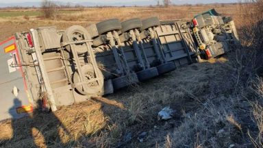Пиян шофьор на тир е задъpжан след катастрофа на автомагистрала