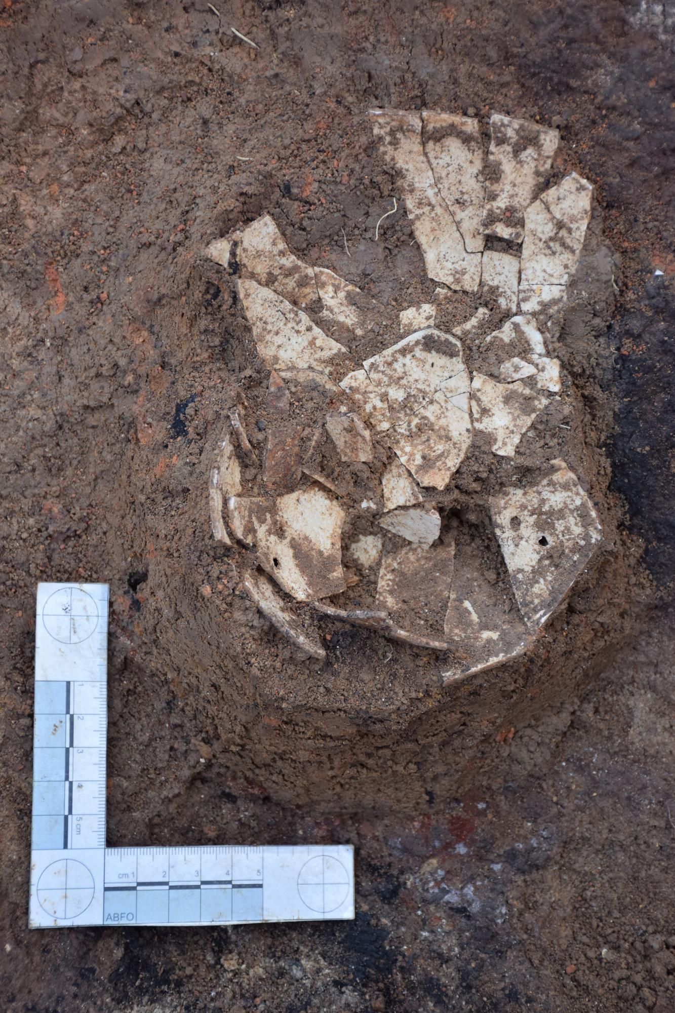 Теренните проучвания на архолозите на надгробната гробна могила от III век в Лясковец