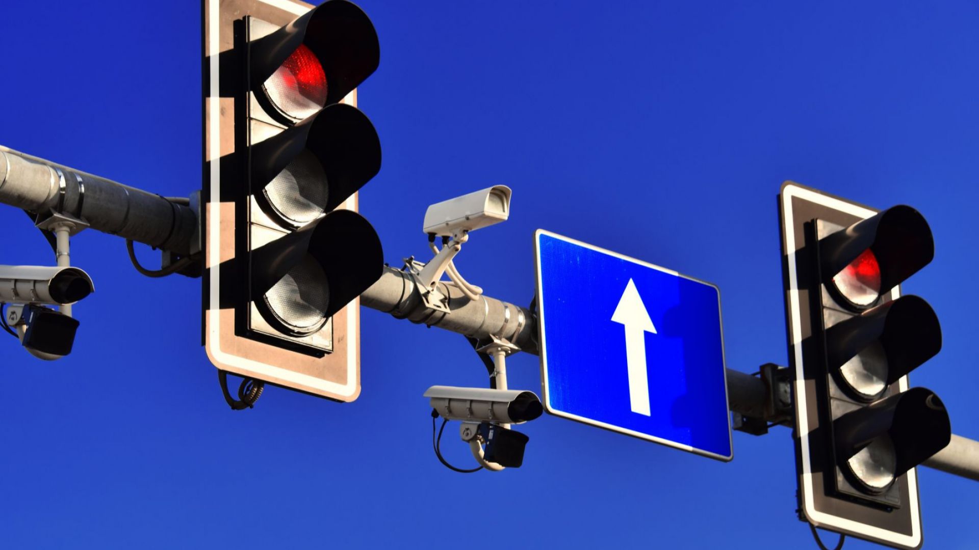 Общо 282 камери за видеонаблюдение следят за трафика и сигурността