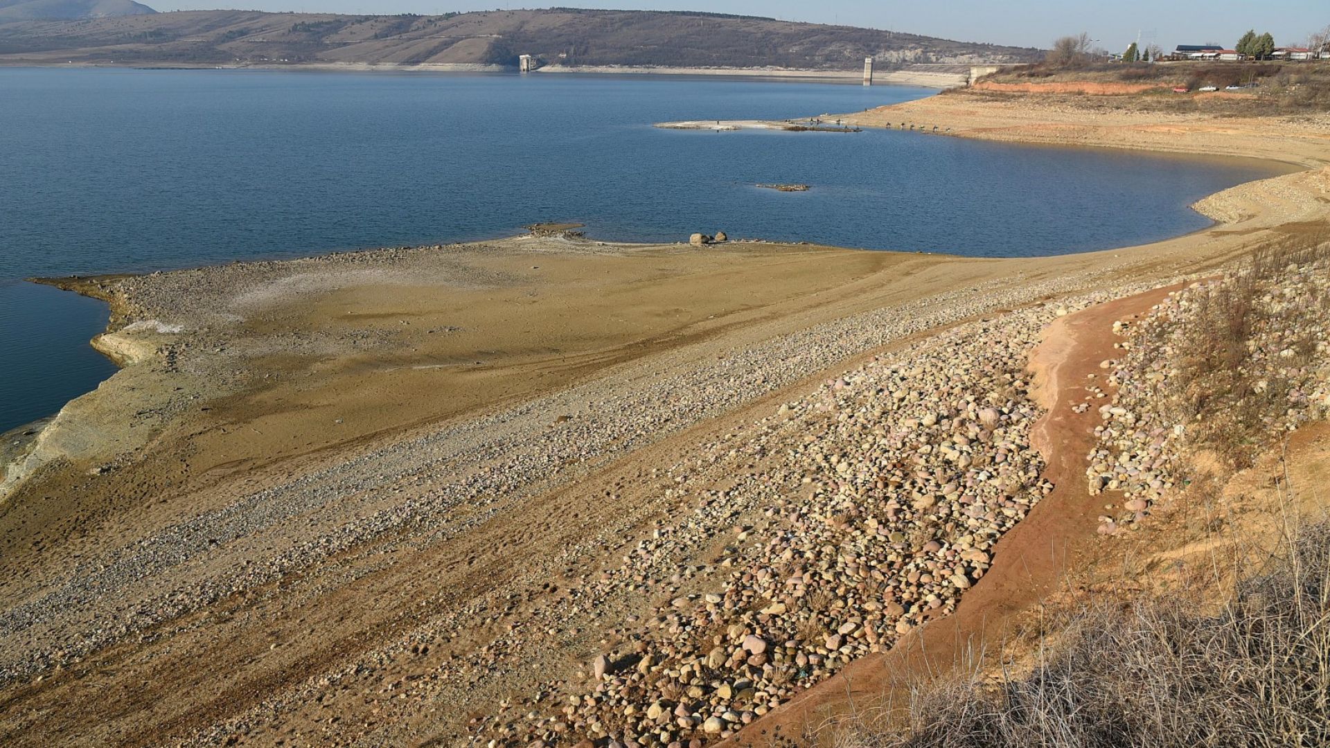 Критично ниски са водите в два язовира в Северозападна България