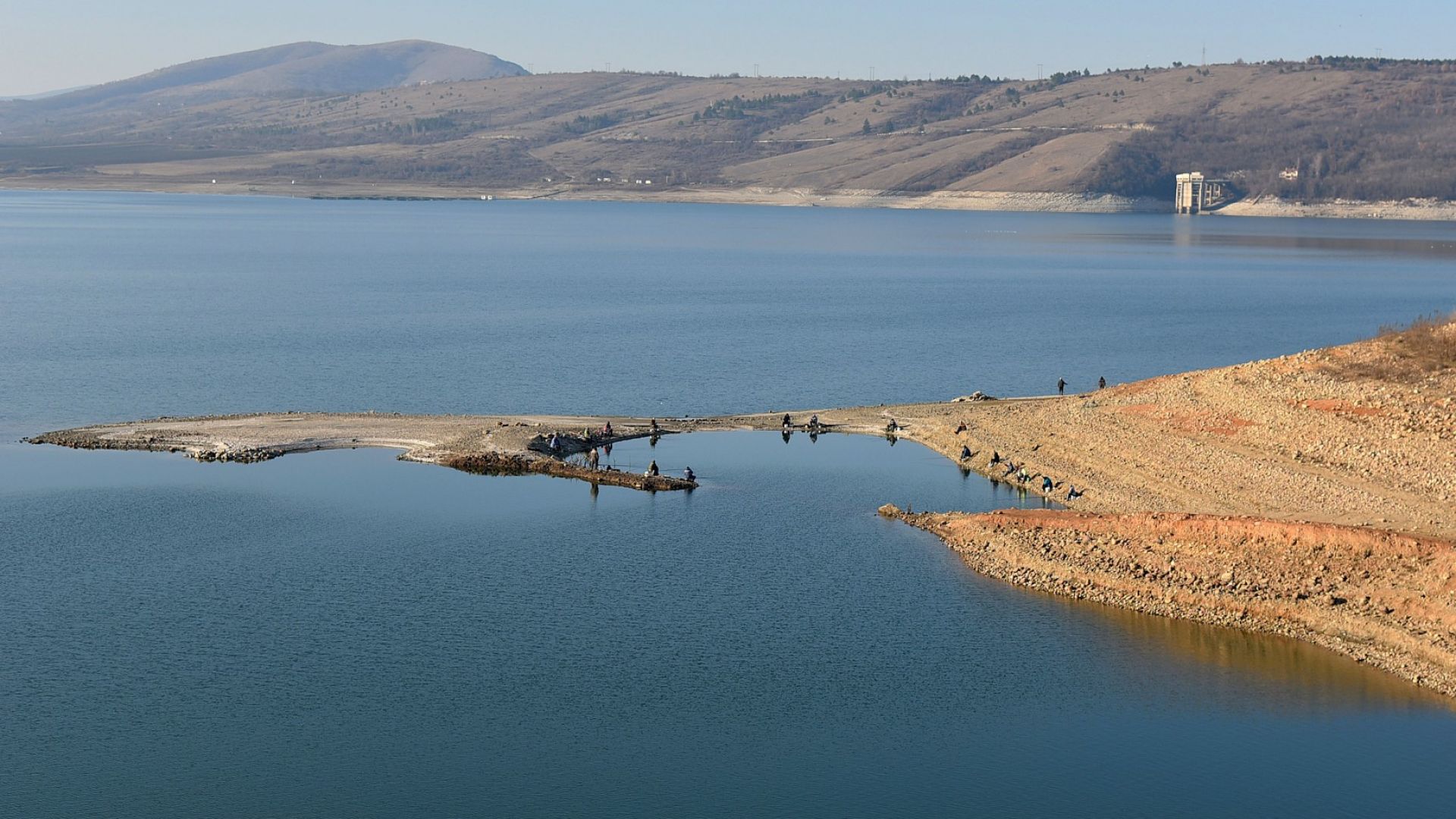 На фона на водната криза остър дефицит на хидроинженери