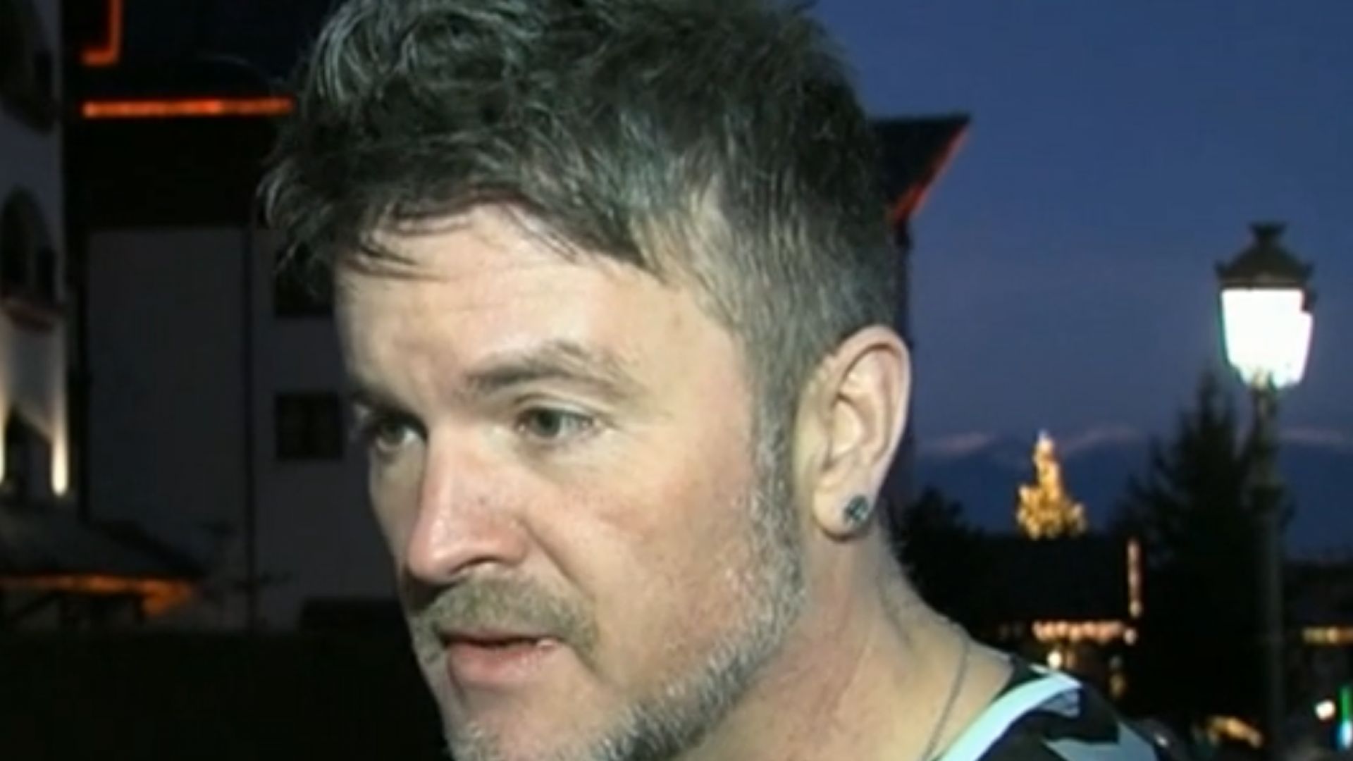 Скиор вися от лифта Бъндерица на Банско няколко минути и