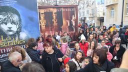 Хиляда ученици от  Перник гледаха  "Клетниците" в  Софийската опера
