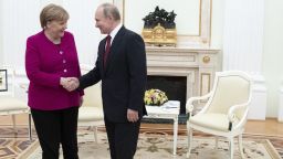 Путин и Меркел започнаха преговорите с най-острите въпроси