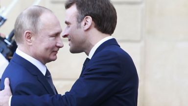 Френският президент Еманюел Макрон определи като неприемливо струпването на руски