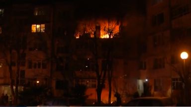 Взрив в жилищен блок във Варна, има пострадали (видео)