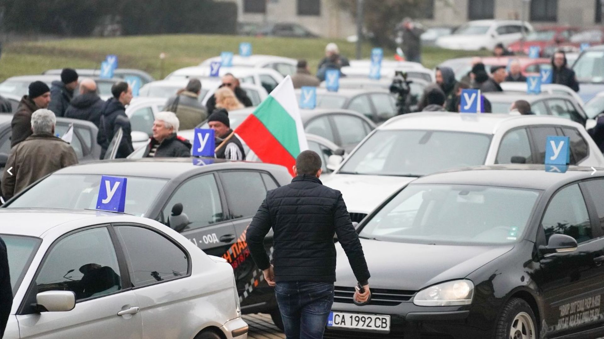 Националният протест на автоинструкторите затвори движението по жълтите павета от