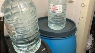 Незаконно оръжие и 1 тон алкохол без бандерол са намерени