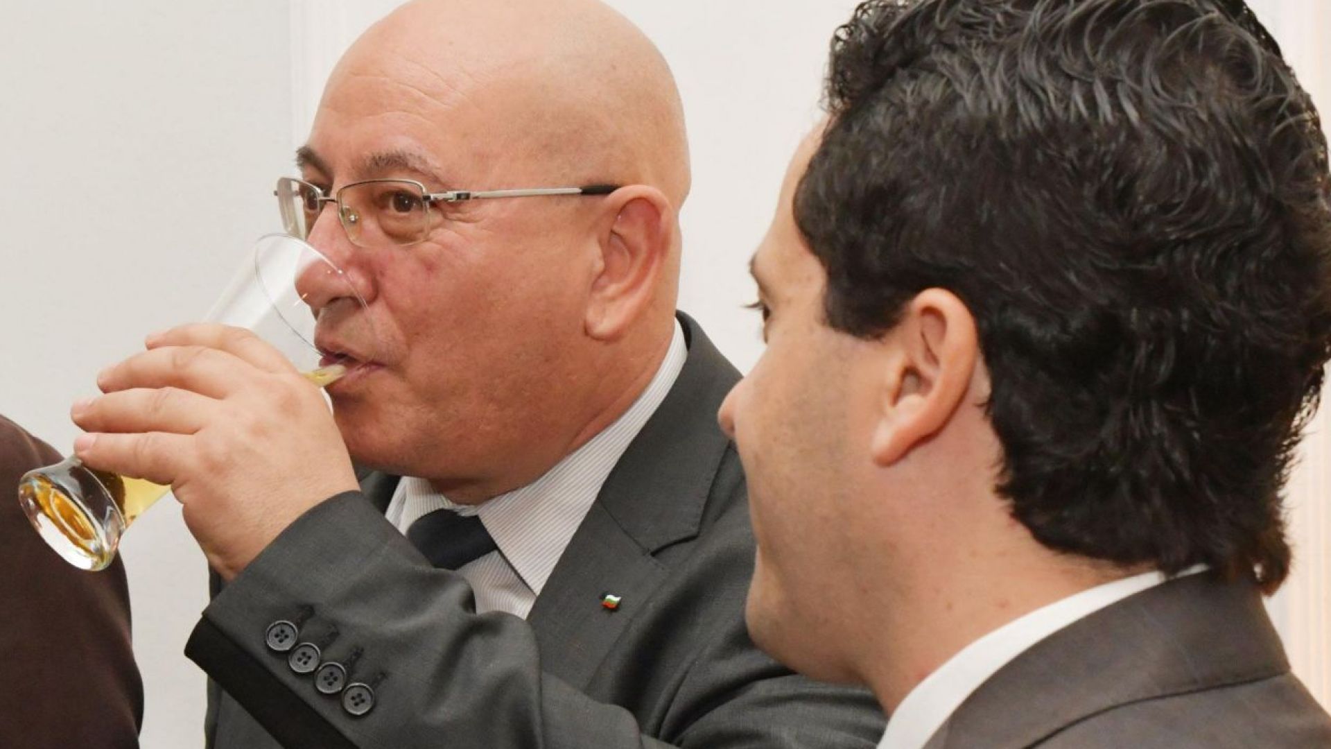 Пътят на Емил Димитров Ревизоро започва от пресушения Перник където е