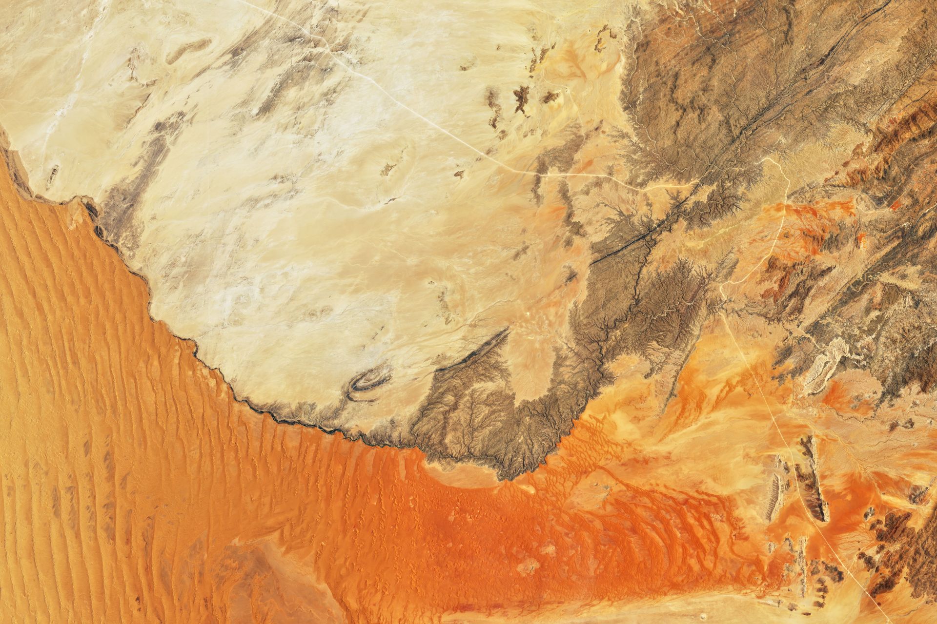 Река, която пресича пустинята в Африка и разделя дюните от скалистата част