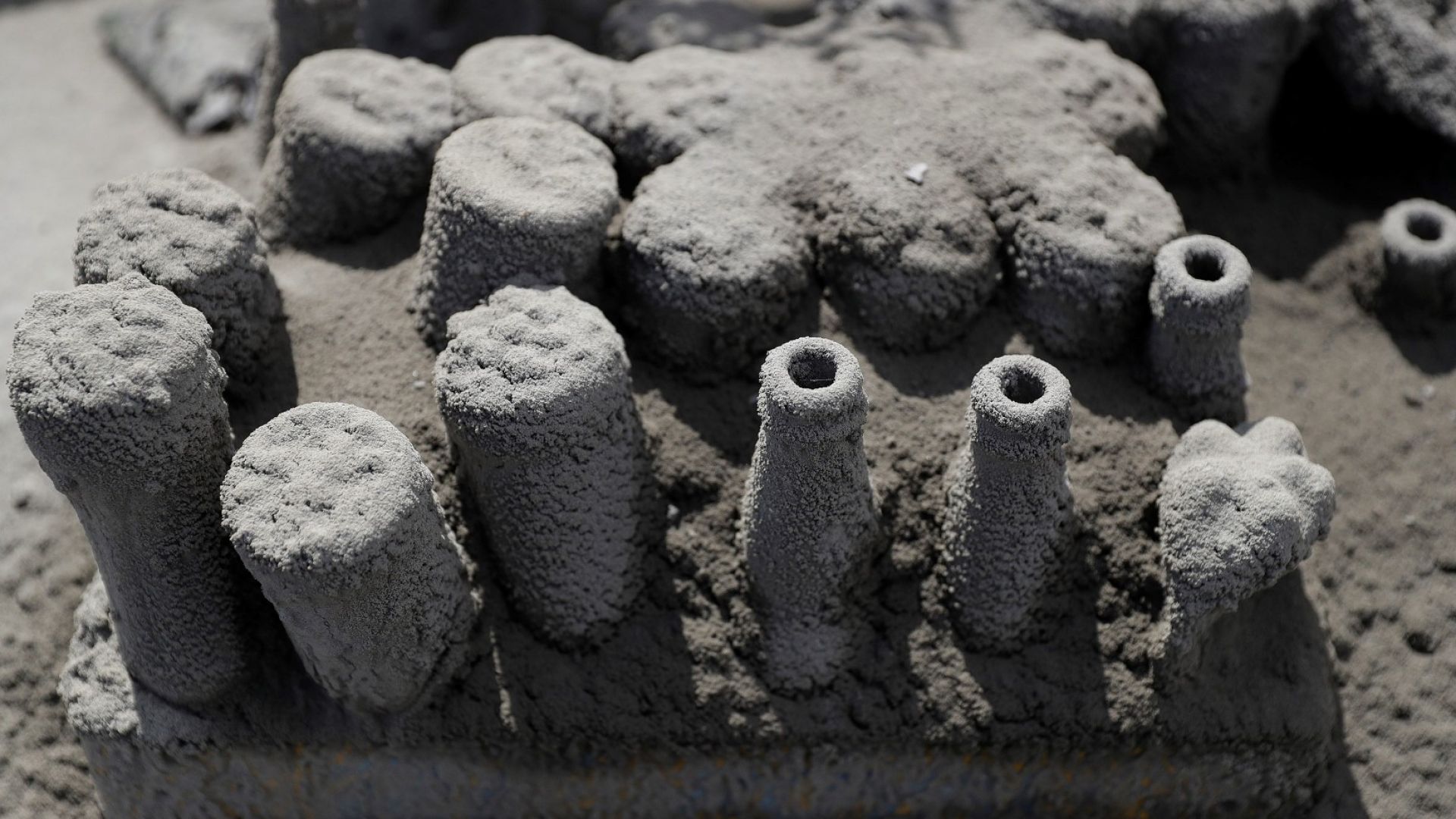 Учените се опасяват че предстои по голямо опасно изригване на вулкана