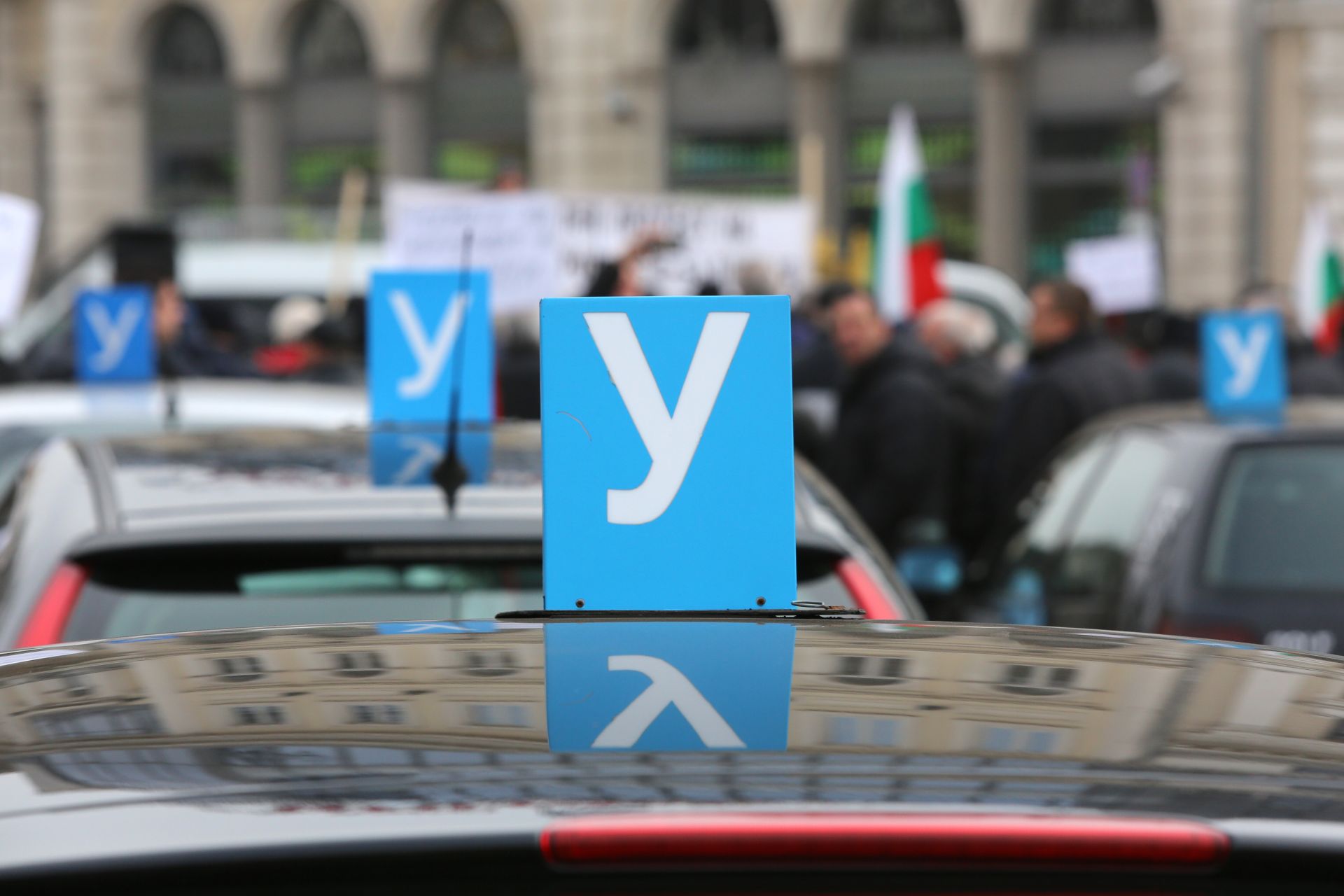 Протестът на автоинструкторите се проведе на площад “Александър Батенберг” в столицата