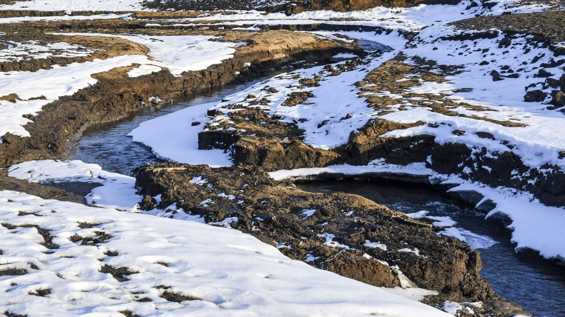 Министърът на икономиката Емил Караниколов обеща скорошно решение на водната