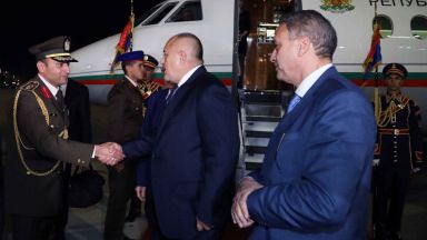 Борисов кацна в Кайро за откриване на военна база "Бернис" (снимки и видео)