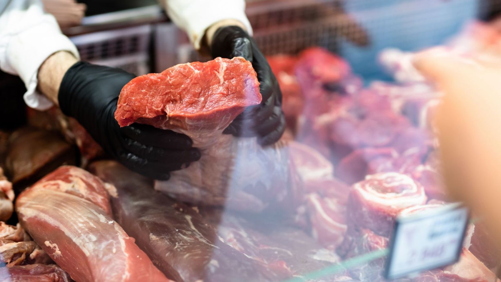 Енергийната криза "удари" храните: всичко поскъпва, само свинското месо - не