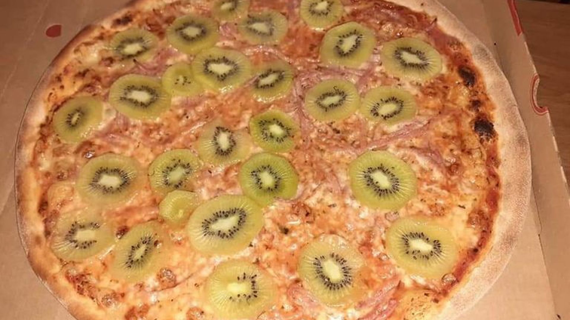 В социалните мрежи беше разобличена най-отвратителната пица в света. Тя