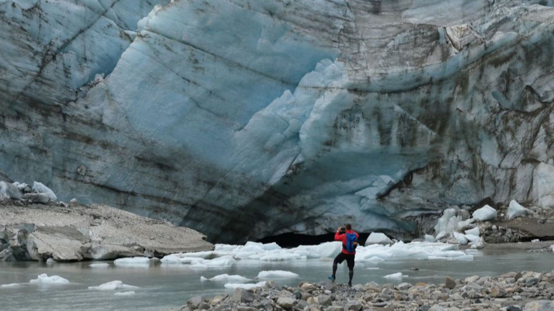 Из дебрите на синия лед: Учени откриха древен, неизследван досега вирус