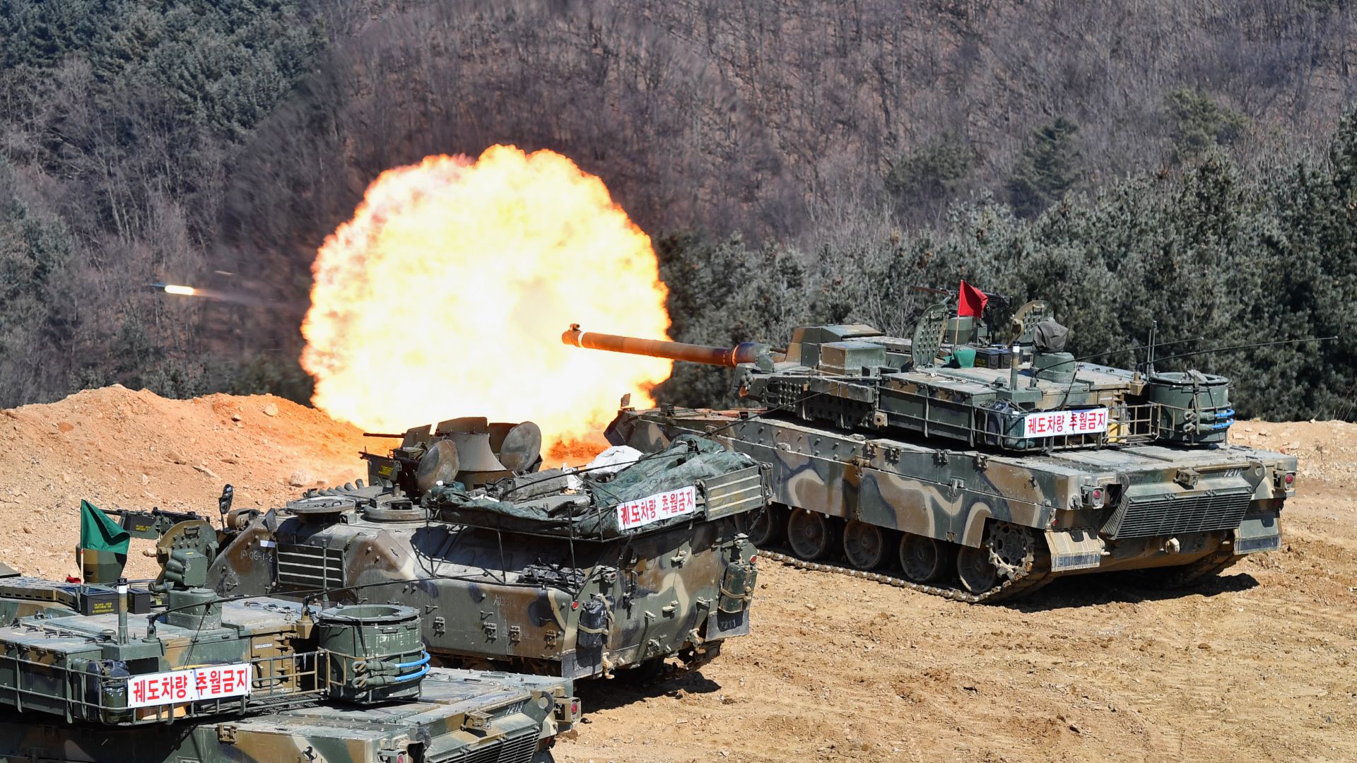 Кои са най-новите танкове на Южна Корея и Япония