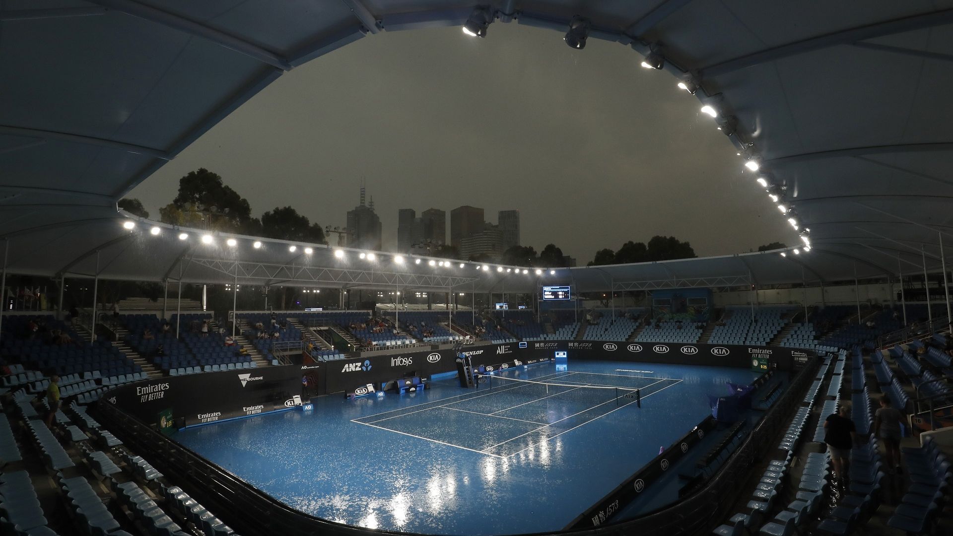 Дъжд вдъхна надежда за провеждането на Australian Open