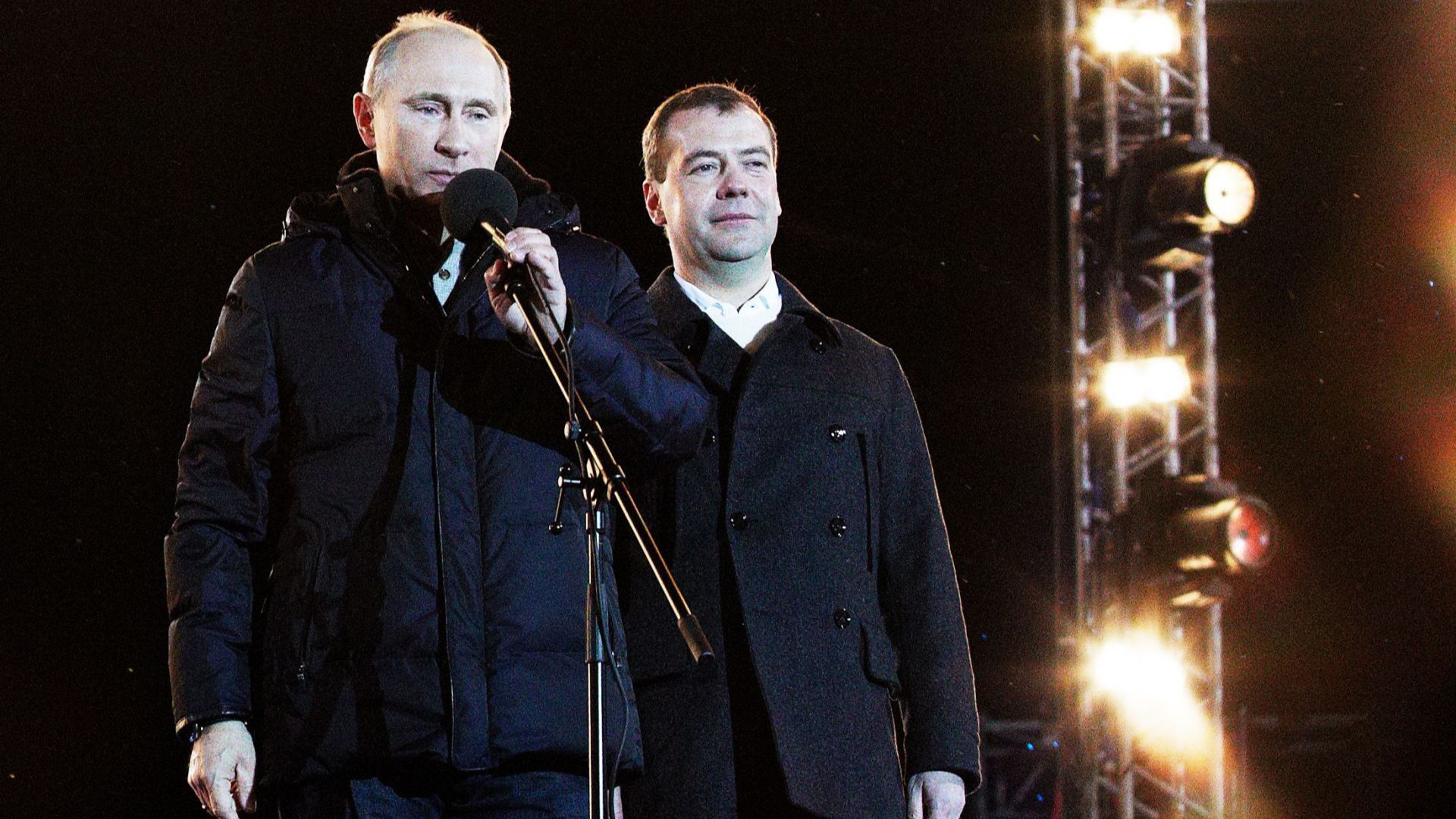 Ден след оставката на правителството печатът в Русия продължава обсъжда