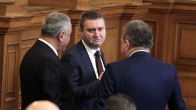 Горанов иска да "прибере" Комисията по хазарта към МС