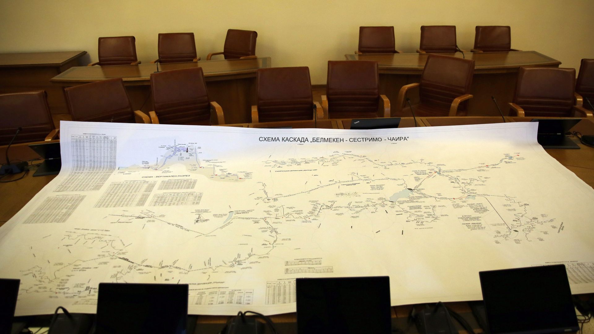 Извънредно ще заседава Общинският съвет в Перник във вторник съобщиха