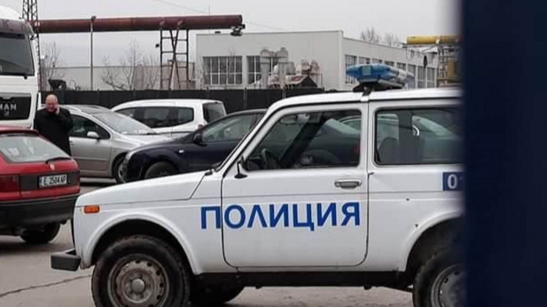 Най вероятно трима са били крадците които задигнаха необезпокоявани огромна сума