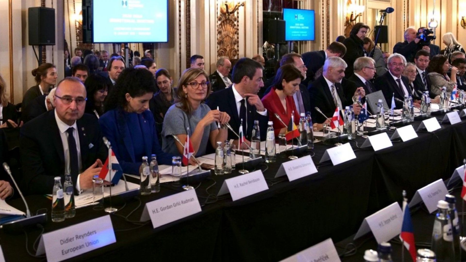 Външни министри от 35 страни сред които и България изразиха