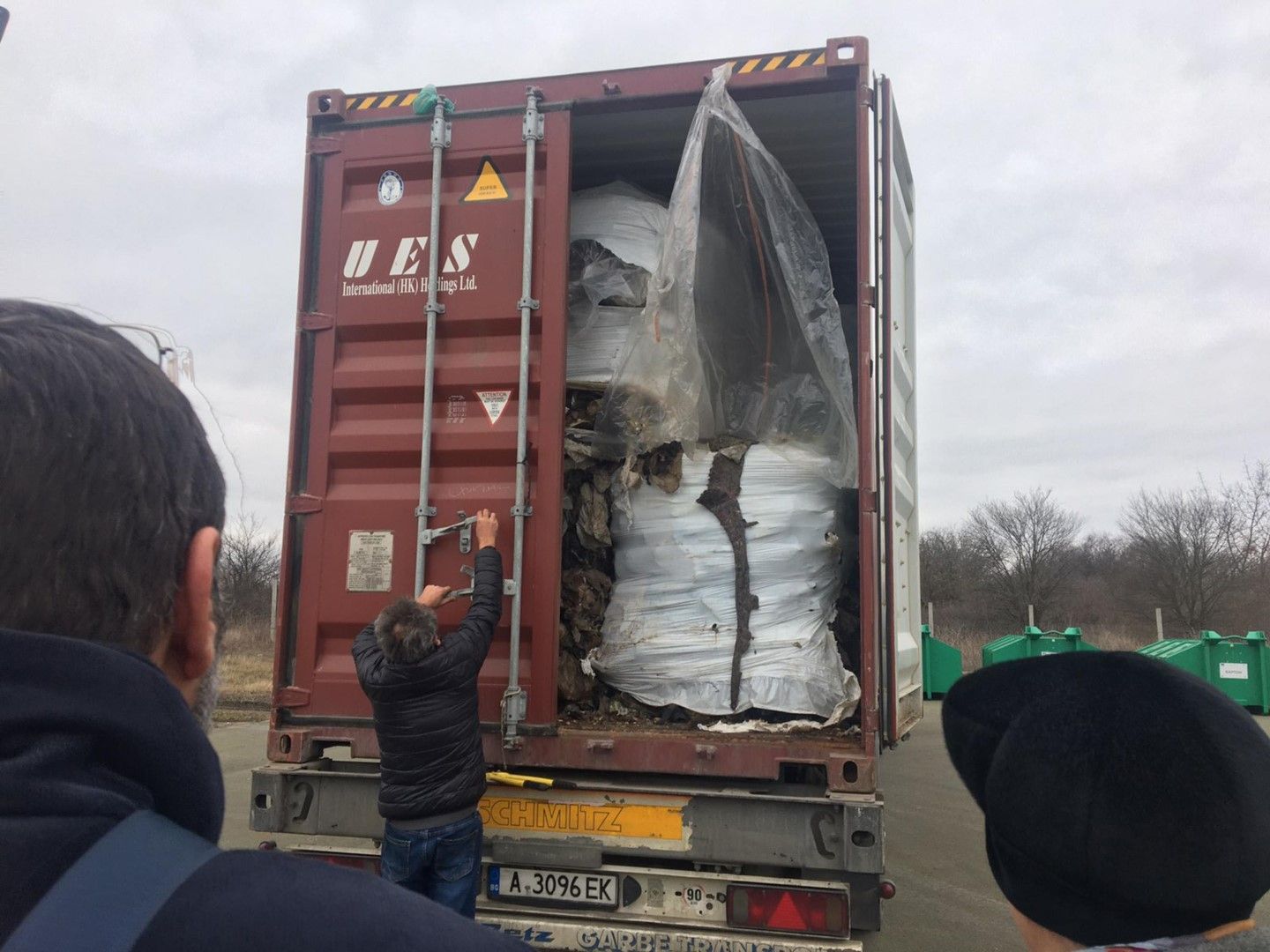 Внос на 20 контейнера с италиански отпадъци на пристанище Бургас