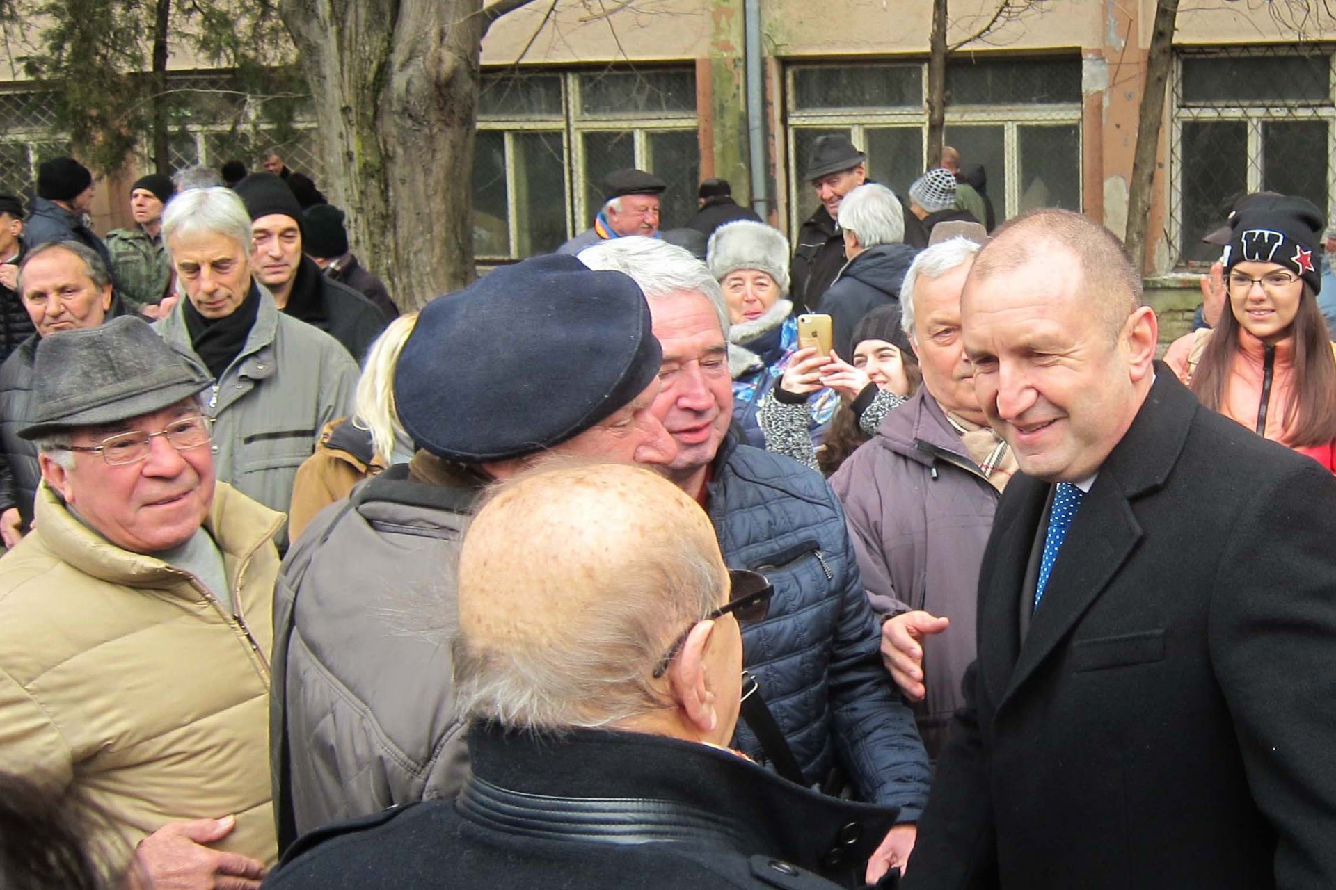 Президентът Румен Радев се срещна и разговаря с част от ветераните летци и авиоспециалисти, които бяха гости на тържеството
