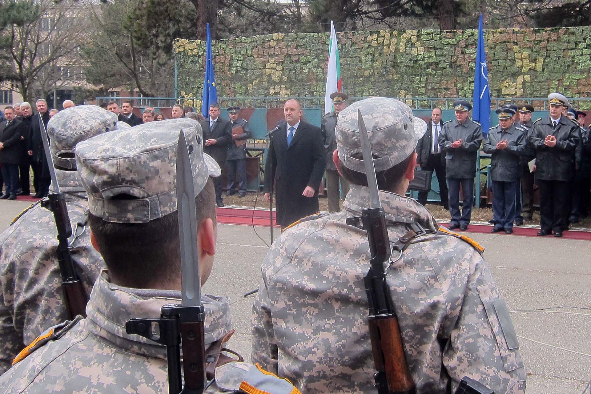 Президентът Румен Радев участва в празника за откриването на новото Военно въздушно училище „Георги Бенковски” в Долна Митрополия