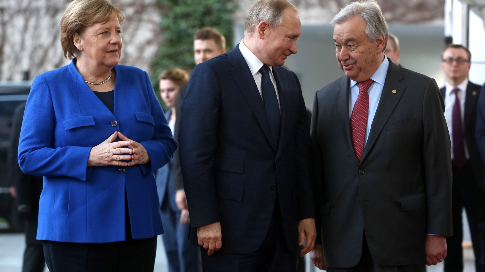 Меркел и Гутериш си говориха на руски с Путин в Берлин (видео)