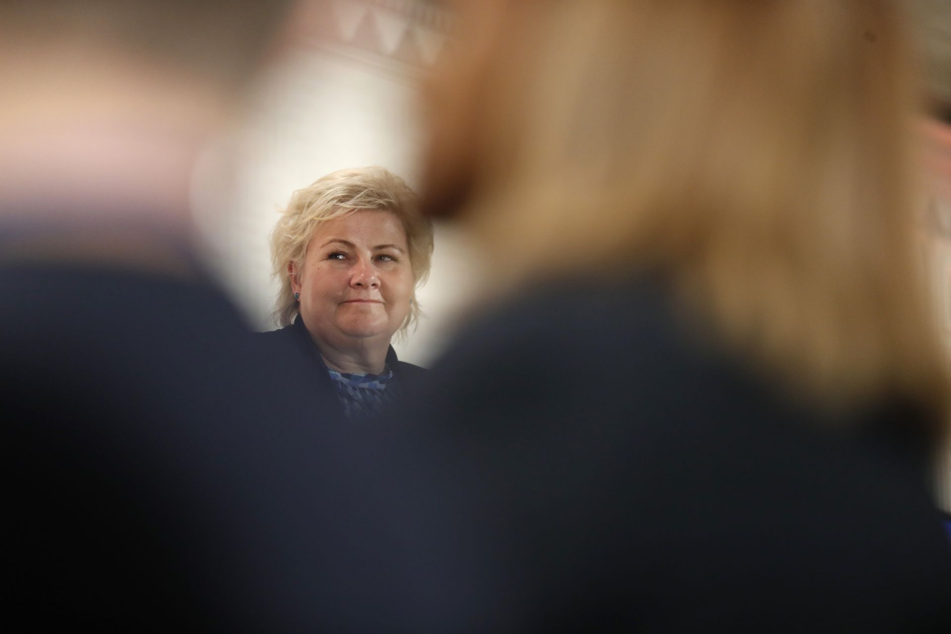 Ерна Солберг ще остане начело на съставено от три партии правителство на малцинството