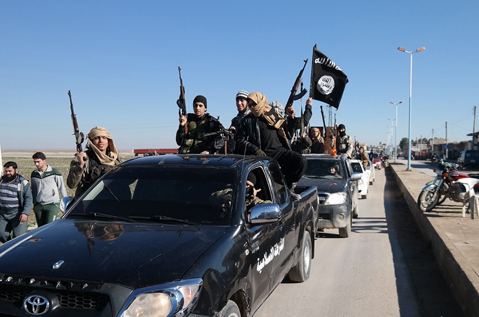 Бойци на "Ислямска държава" в Северна Сирия (снимка от 4 май 2015 г.)