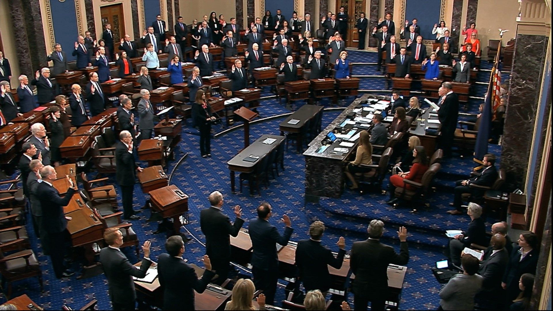 Сенаторите се заклеват преди началото на процеса по импийчмънт на президента Доналд Тръмп, 16 януари 2020 г.