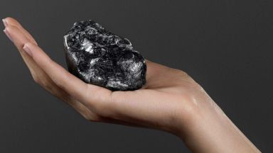 Най-големият естествен черен диамант в света беше продаден за £3,16 милиона 