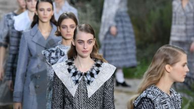 Поглед към миналото: Chanel със смела "манастирска" визия на Седмицата на висшата мода 