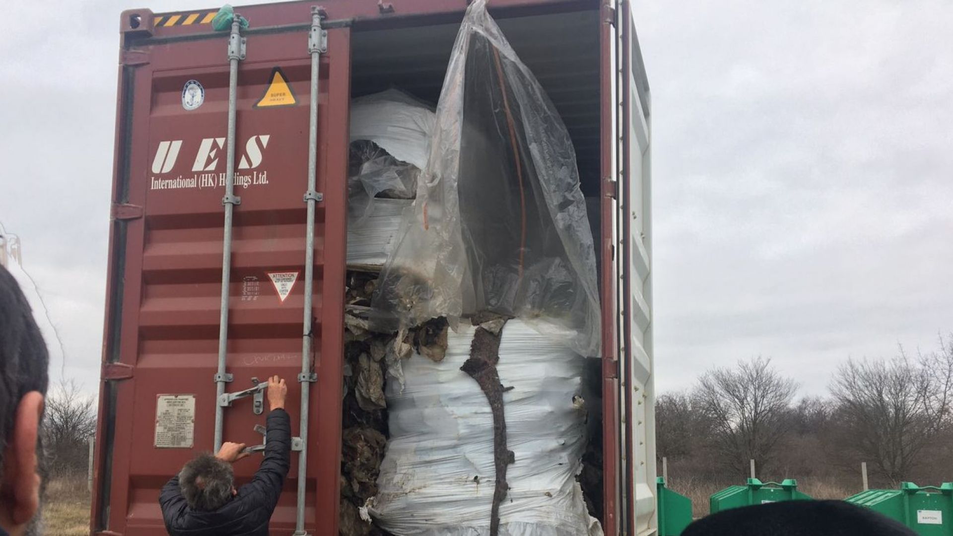 Полицията разследва нерегламентирано транспортиране на отпадъци от Италия които са