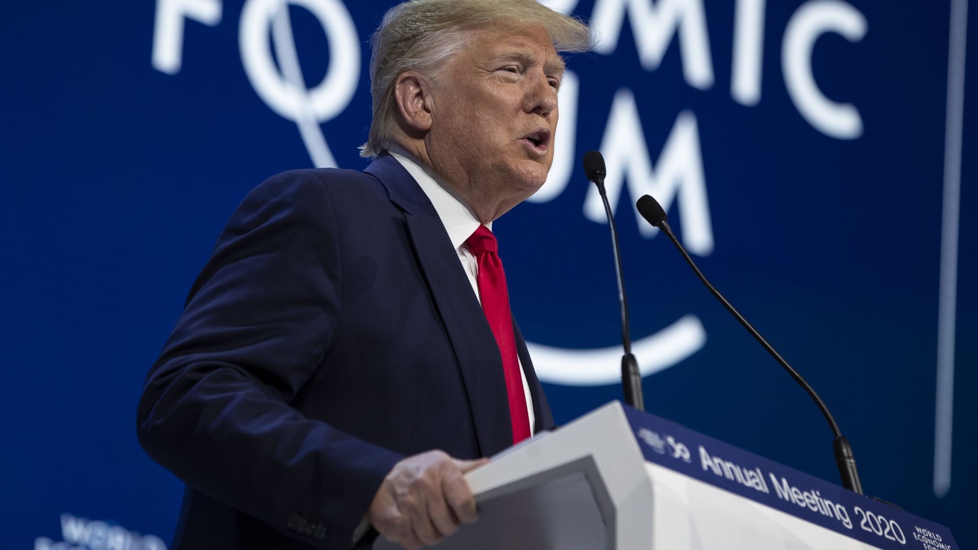 Американският президент Доналд Тръмп заяви че не смята климатичните промени